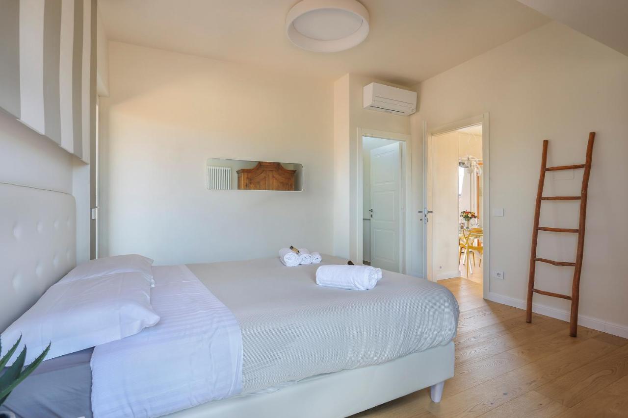 Apartamento Penthouse With Big Terrace In Oltrarno Florencia Exterior foto
